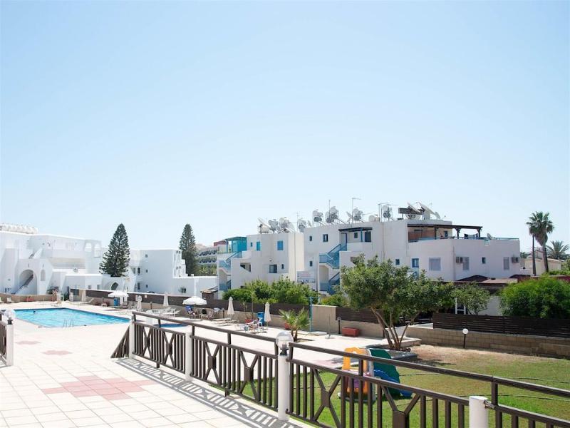 Polycarpia Hotel Pernera Dış mekan fotoğraf